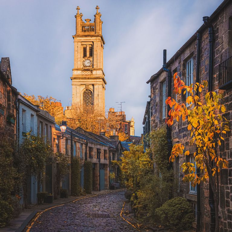 Herbstliche Stimmung in der Circus Lane in Edinburgh, Schottland Circus Lane in Edinburgh, Schottland