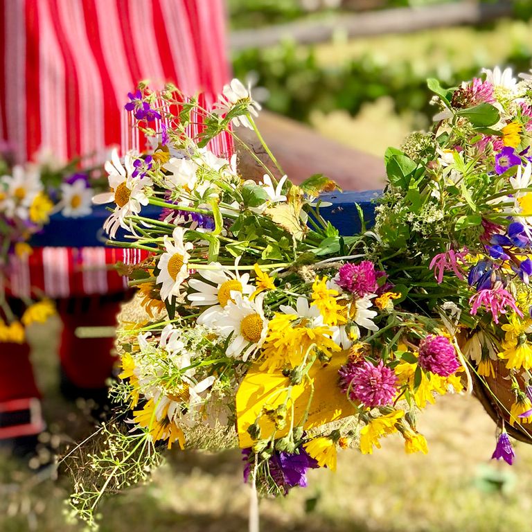 Traditioneller Blumenkranz zum Mittsommer-Fest, Schweden